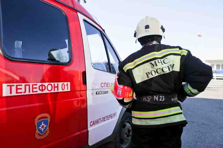 В загоревшемся деревянном доме на Вознесенском шоссе пострадала женщина - Новости Санкт-Петербурга