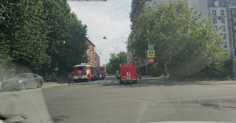 3 июля в 14:47 поступило сообщение о пожаре по адресу: Петроградский район, улица Чапаева,…