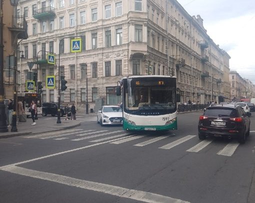 Правый поворот с Гагаринской на Пестеля не поделили Хёндэ и автобус