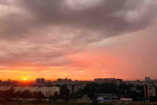 Очаровательный солнечный рассвет сегодня могли наблюдать жители Петербурга