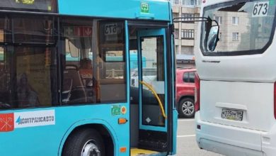 Водитель нового лазурного автобуса сегодня протаранил заднее стекло маршрутке у метро «Озерки». Видимо, пока…