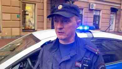 Полицейский спас девушку, пытавшуюся покончить с собой Петербурженка собиралась выпрыгнуть из окна четвёртого этажа…