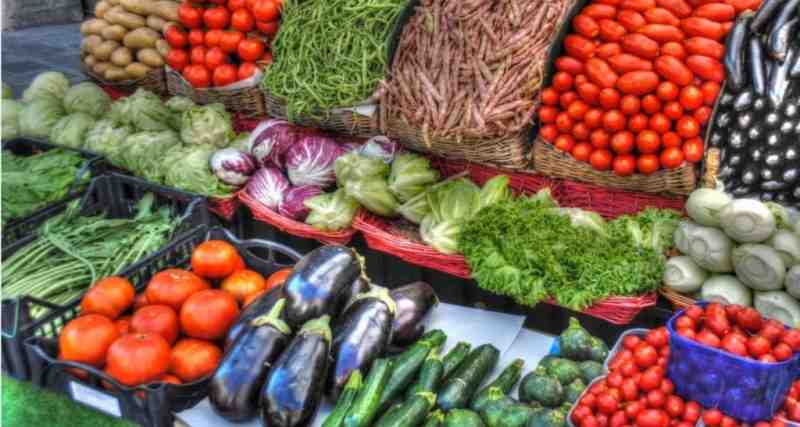 В России на прилавках магазинов могут появиться домашние овощи и фрукты - Новости Санкт-Петербурга