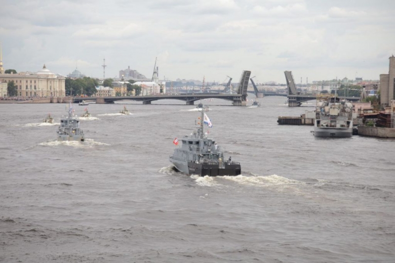 В Петербурге прошла репетиция парада ВМФ с подводной лодкой - Новости Санкт-Петербурга