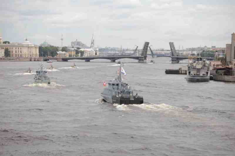 В Петербурге прошла первая тренировка Главного военно-морского парада - Новости Санкт-Петербурга