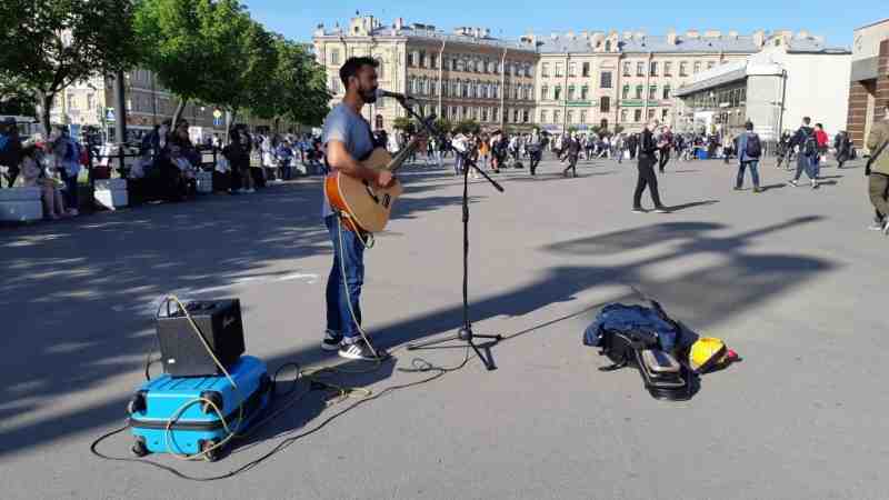 В Петербурге власти запретили уличным музыкантам петь без их разрешения - Новости Санкт-Петербурга