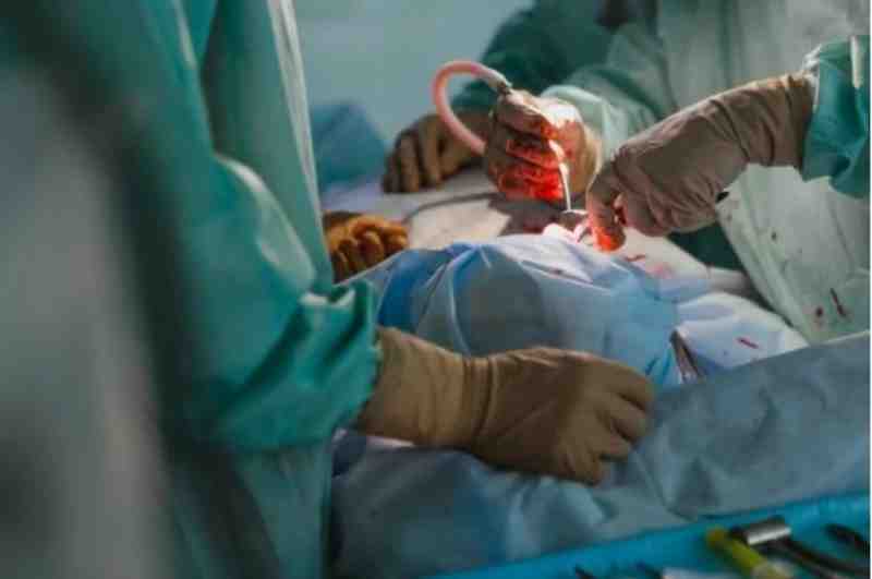 В Петербурге успешно прооперировали ребенка, порвавшего локтевой нерв и артерию стеклом - Новости Санкт-Петербурга
