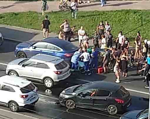На перекрёстке Ленинского проспекта и Брестского бульвара мотоциклист попал в смертельную для себя аварию….