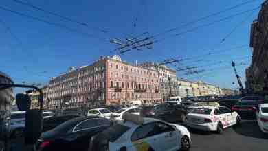 На перекрестке Невского и Литейного сломался светофор. Центр встал