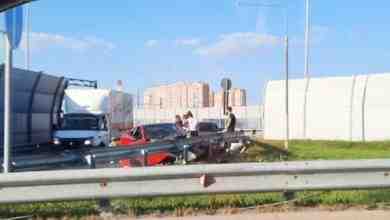 Три легковушки столкнулись на КАД в Мурино: одна из них влетела в отбойник ДТП…