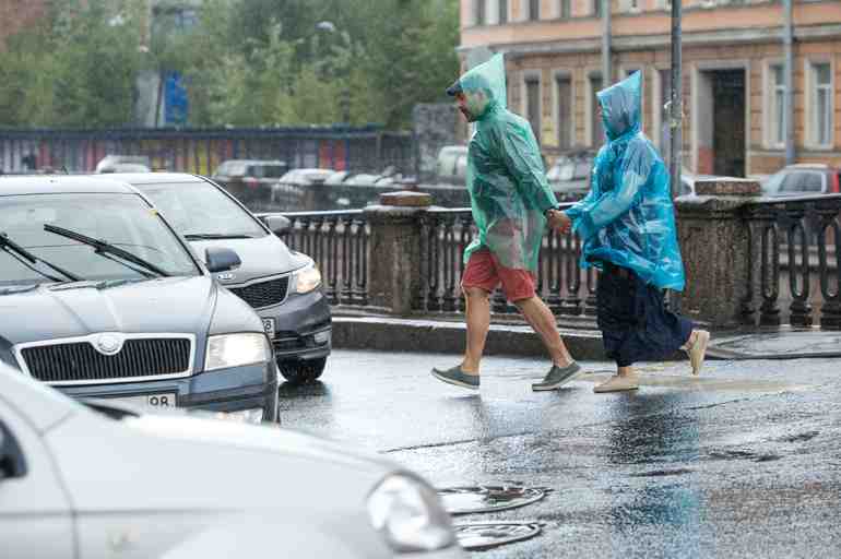 Петербуржцев предупредили о сильном ветре, граде и ливнях в субботу - Новости Санкт-Петербурга