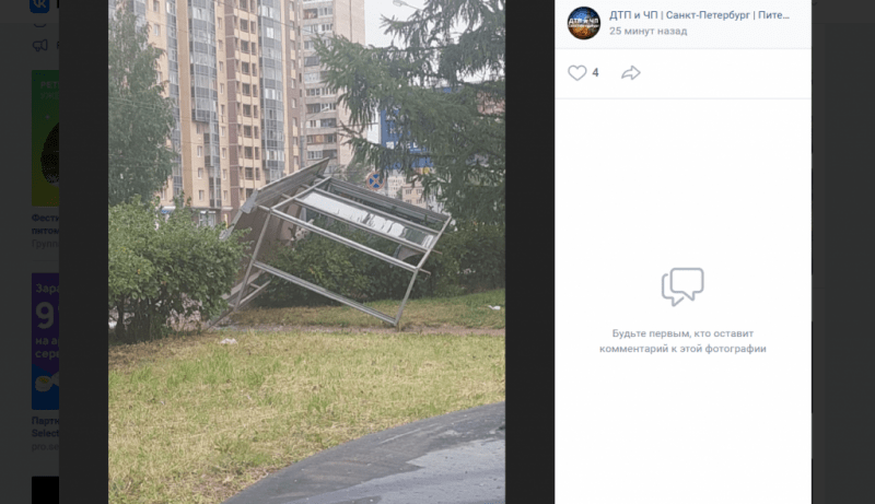 Женщина пострадала от снесенной ветром остановки на Большевиков - Новости Санкт-Петербурга