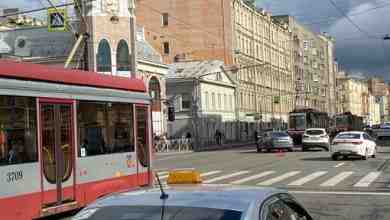 Дтп на Среднем проспекте, у метро Василеостровская Трамваи встали в обе стороны