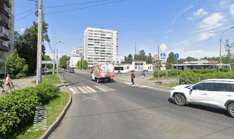 Четвероклассник на самокате попал под машину на Пискаревском проспекте - Новости Санкт-Петербурга