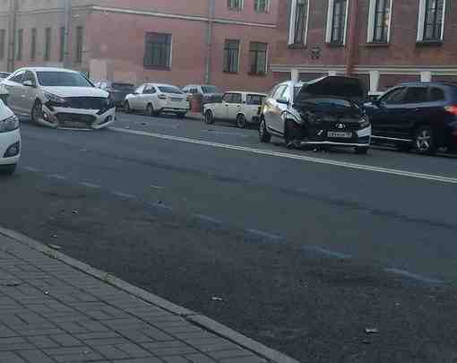 Час назад произошло ДТП на Рузовской улице