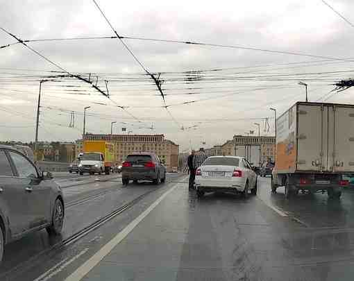 ДТП в левой полосе на Володарском мосту в сторону Ивановской ул