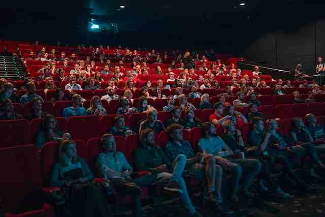 Кинотеатры теряют деньги после начала частичной мобилизации - Новости Санкт-Петербурга