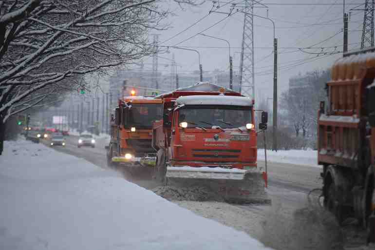 Грядущей зимой за чистоту улиц Петербурга будут отвечать более 1,6 тысячи спецмашин - Новости Санкт-Петербурга