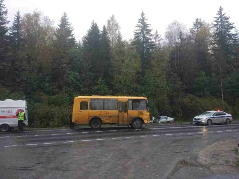 Полиция Петербурга проведет проверку по факту ДТП со школьным автобусом, в котором пострадали 4 ребенка - Новости Санкт-Петербурга