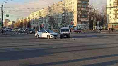 Хёндэ и Ситроен устроили ДТП на перекрестке улицы Дыбенко и Проспекта Большевиков