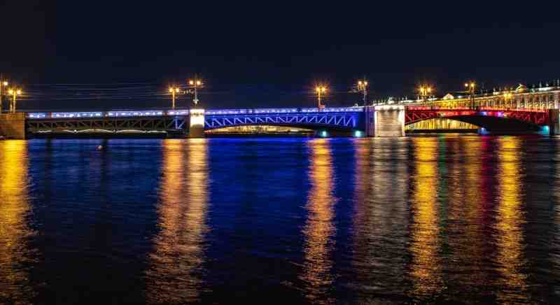 Вечером 4 ноября в Петербурге осветят Дворцовый и Петроградский мосты - Новости Санкт-Петербурга