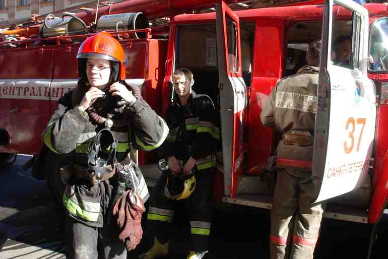 Петербургское МЧС не планирует внезапных проверок заведений после смертельного пожара в Костроме - Новости Санкт-Петербурга