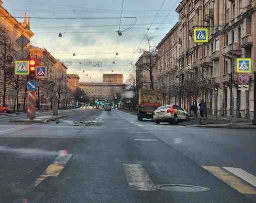 Вы, конечно не удивитесь, что Каршеринг на проспекте Стачек на утренней пустой дороге не…