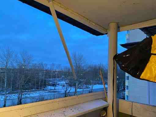 Момент попадания в балкон на Муромской 5, корпус 1 в Пушкине Ни следователи, ни…