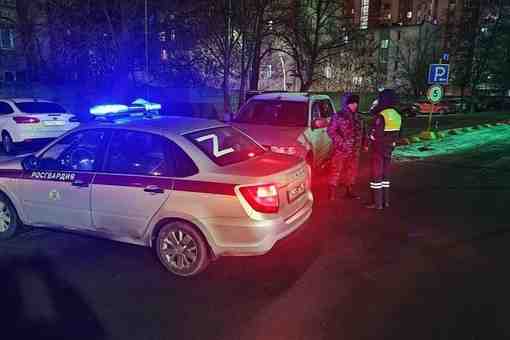В Петербурге на территории больницы сотрудники Росгвардии задержали нетрезвого водителя внедорожника 23 января около…