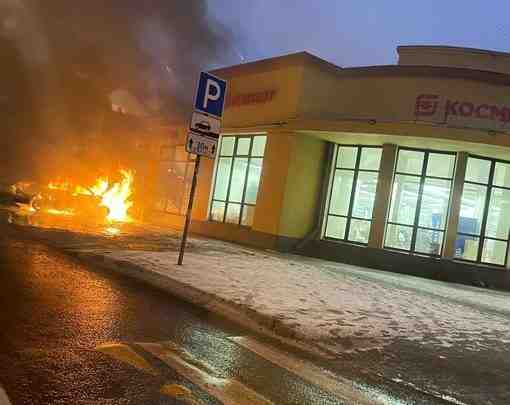 На Скобелевском проспекте у магазина Магнит сгорел автомобиль