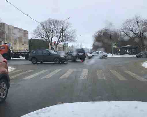 Форд Маверик ударил Приору в Пушкине на Красносельское шоссе