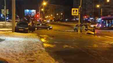 В 05:45 на перекрёстке улицы Есенина и проспекта Луначарского столкнулись 2 машины