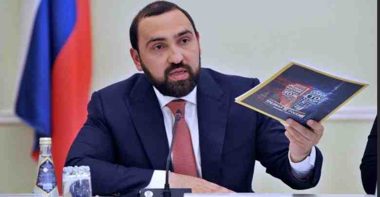 Депутат Госдумы Султан Хамзаев считает необходимым принудительно «чипировать» чиновников, которые отдыхают за границей. Он…