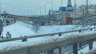 В Шушарах ДТП. Жители помимо своих подъездов перекрыли выезд на Московское с Витебского