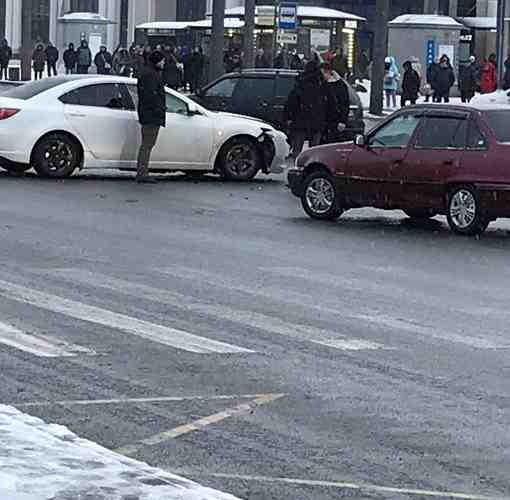 ДТП на перекрёстке Дыбенко и Большевиков