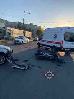 Мотоциклист повредил ногу столкнувшись с Фордом на перекрёстке улицв Кржижановского и проспекта Солидарности. Пилоту…