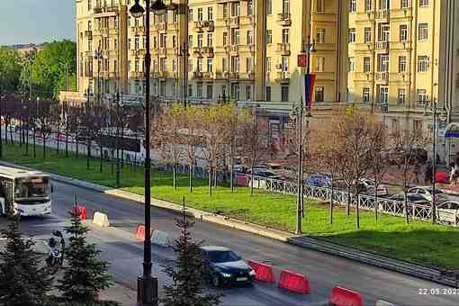 Ко всему кошмару на Московском проспекте у Площади Победы добавилось ДТП рейсового и заказного…