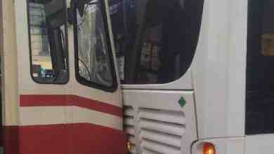 Лёгкий трамвайный поцелуй в кормовую часть автобуса, парализовало движение по выделенной полосе на Лиговском…