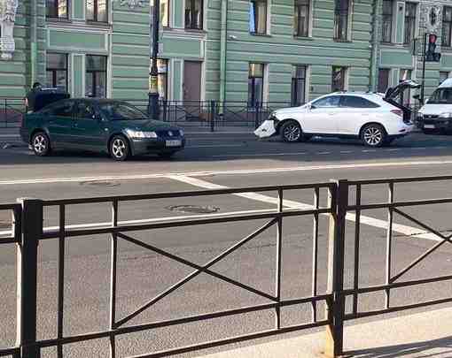 Авария на Радищева при повороте на Кирочную
