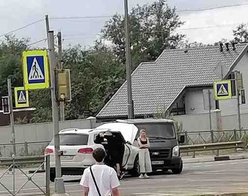 ДТП между кроссовером и микроавтобусом на трассе в Колчаново