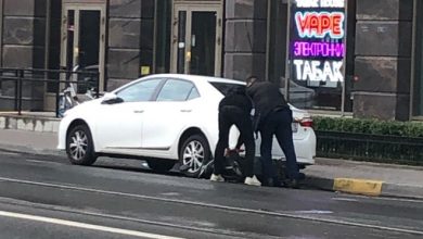 На Исполкомской улице, Доставщик на табуретке не справился с управлением и залетел под такси….