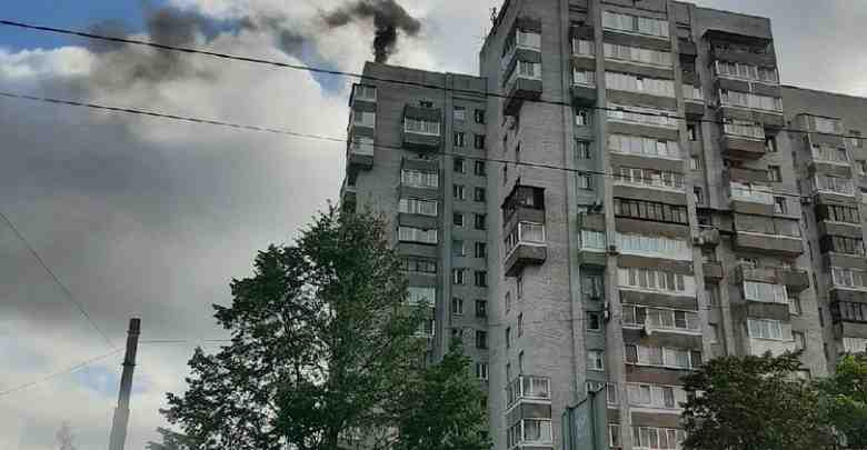 Ириновский 21, пожар на крыше дома. В 112 позвонила