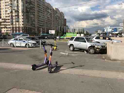 Авария на перекрестке Туристской и Савушкина