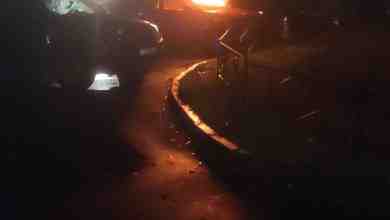 В 22:30 рядом с детским садом №61 на проспекте Авиаконструкторов сгорел автомобиль. Пожарные прибыли…