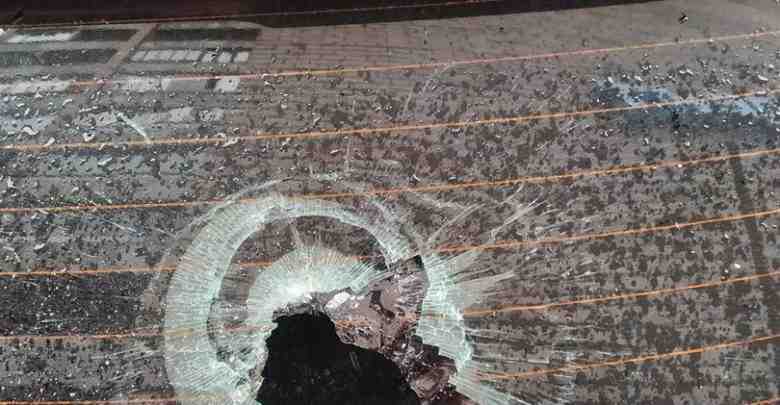 Асафьева 9, корпус 1, с фасада кирпич упал автомобиль прямо в заднее стекло Киа…