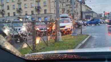 На Повороте на Кантемировский с Лесного произошла стыковка транспортных средств