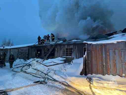 В Ленинградской области огнеборцы локализовали пожар В деревне Вартемяги горел ангар на 300 квадратных…