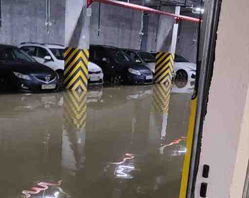 Затопило паркинг в ЖК Солнечный город в доме 5к1 на Генерала Кравченко. На место…