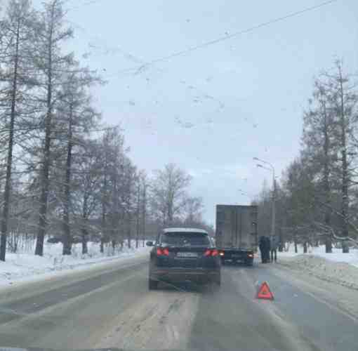 Два ДТП на Красносельском шоссе в Пушкине, рядом с заправкой Газпромнефть