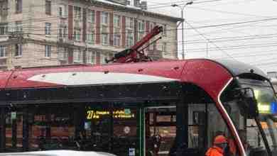 У трамвая 27 сорвался пантограф на Новочеркасском пр